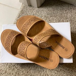 Soda sandals